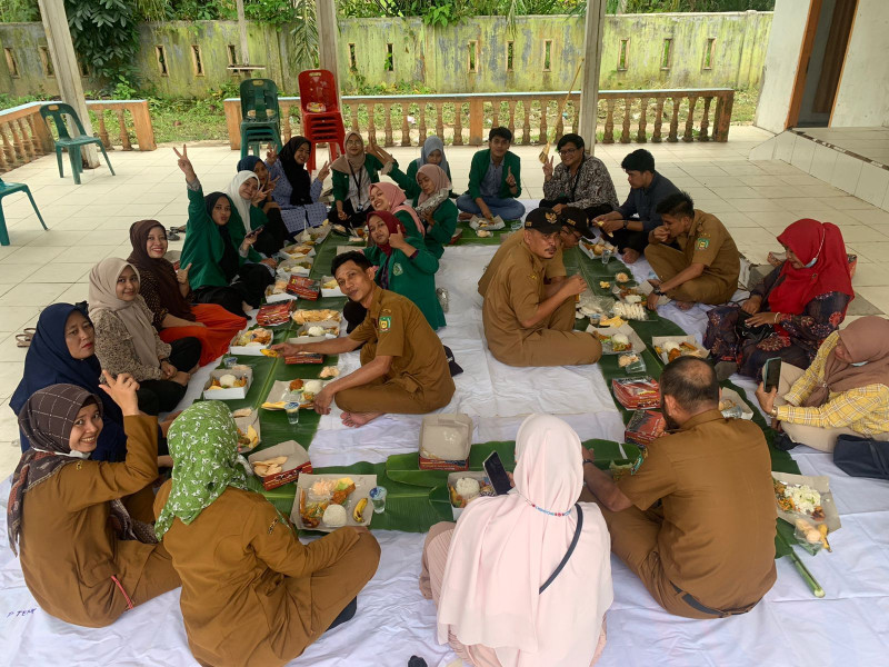 Makan Bersama, Mahasiswa KKN UMN Al washliyah Medan  Pamitan