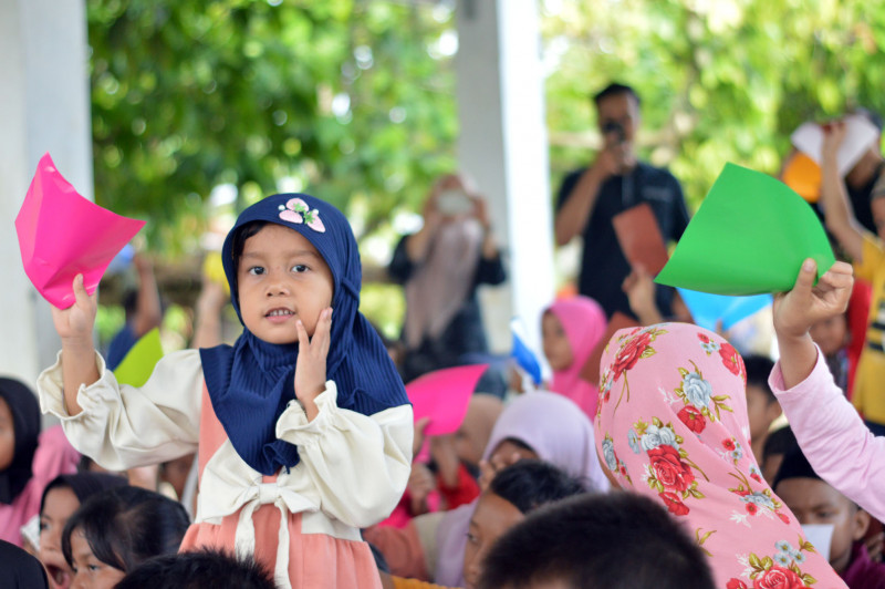 KUNJUNGAN KE TBM MENDAy: Belajar Jujur Sejak dini